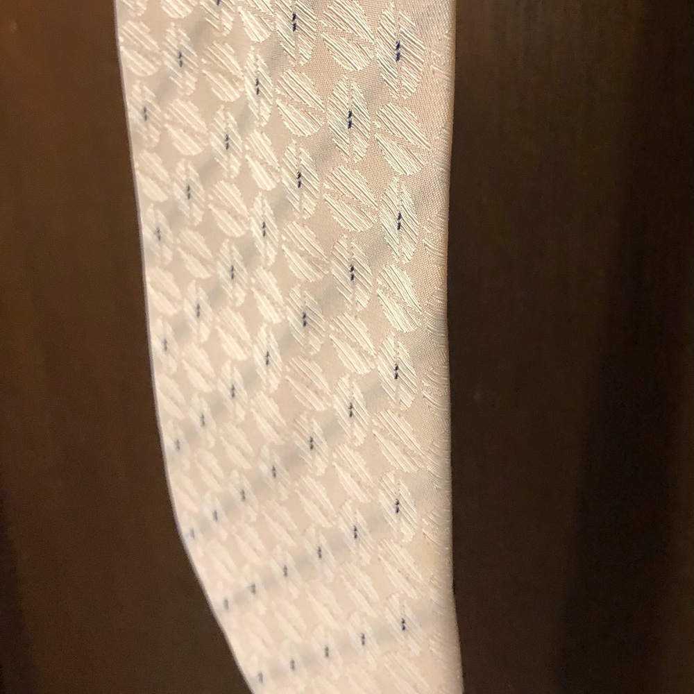 Louis Vuitton Tie/ Blush - Picture 3 of 11